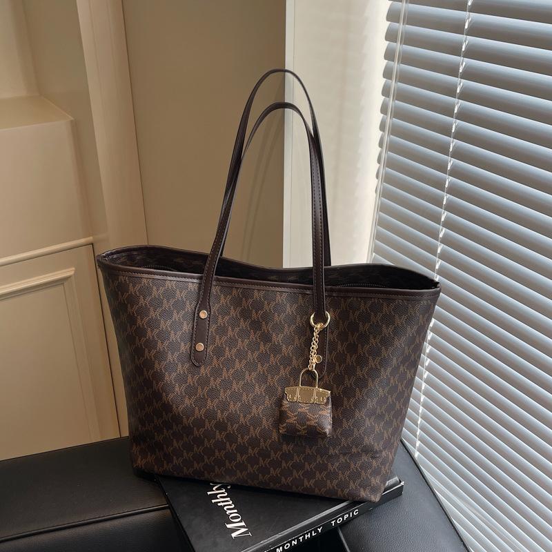 Large-capacity Bag Women's New Versatile High-end Shoulder Handbag Class Commuter Tote Bag