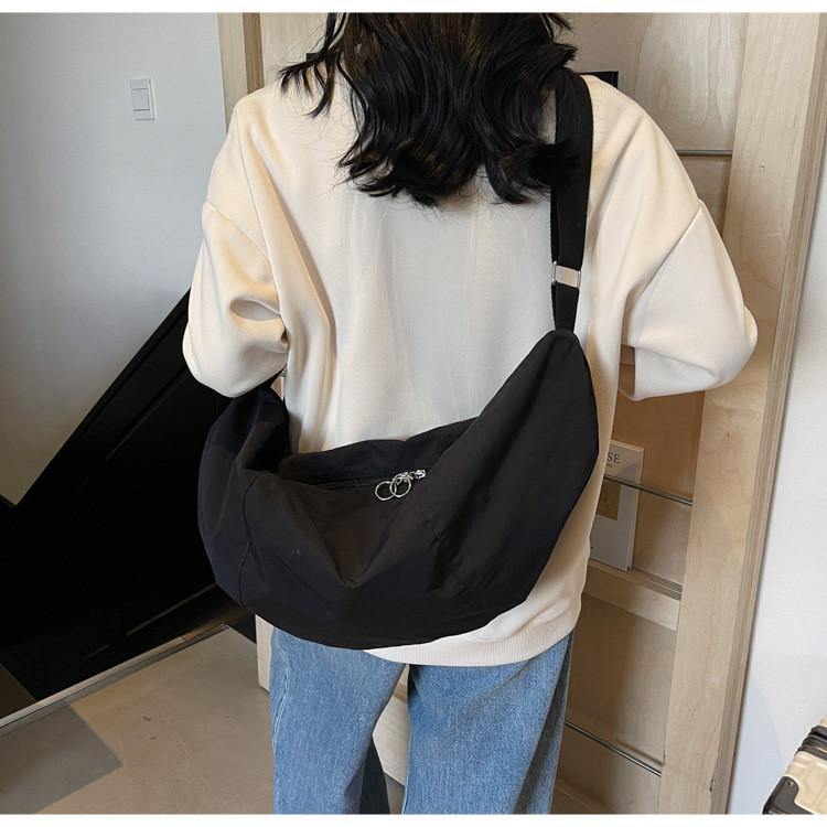 Nylon Minimalist Shoulder Bag For Casual Travel With Zipper Pocket For Women