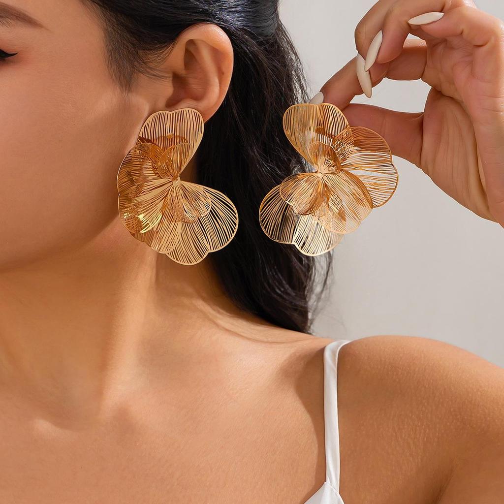 High-End Ginkgo Leaf Stud Earrings - Fashionable Metal Petal Design for Evening Banquets