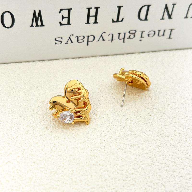

Stylish Simple Cold Wind Lava Diamond Love Stud Earrings Irregular Pleated Earrings золотий