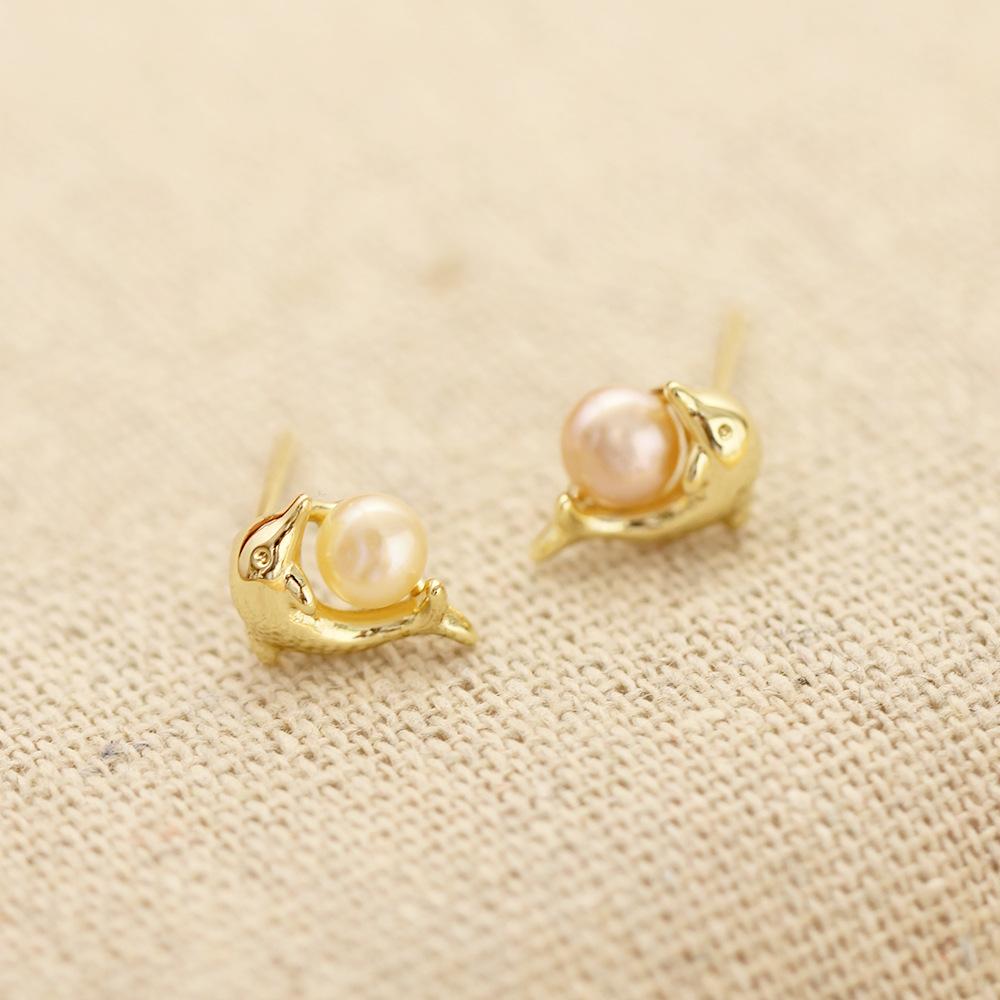 New cute simple gold-plated dolphin earrings, small and versatile natural freshwater pearl 925 silver needle stud earrings for women