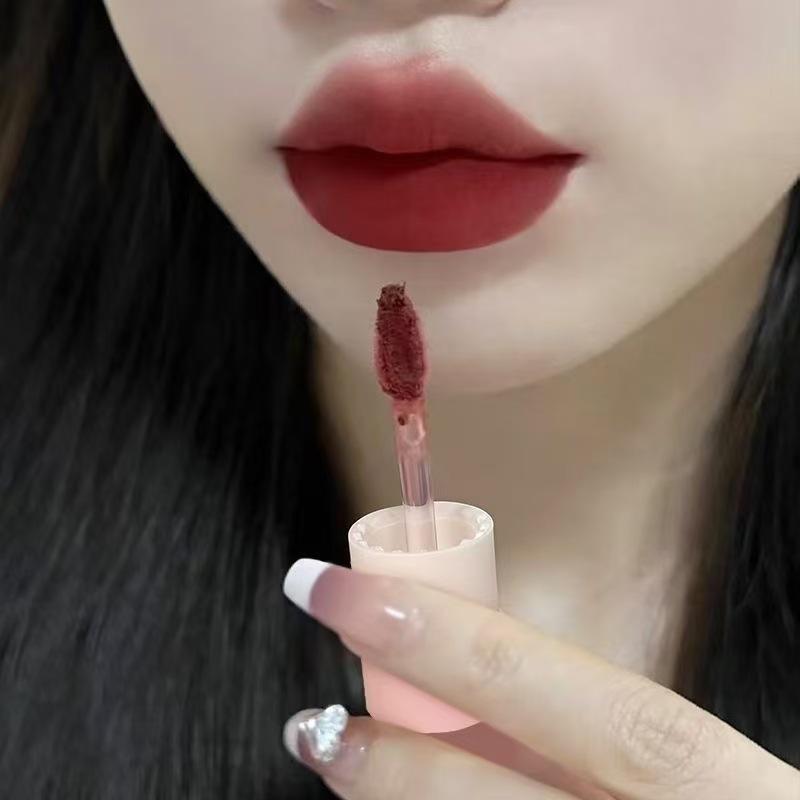 

Матовая помада-глина для губ Nude Apricot - Мягкая дымка, Не пачкает, Отбеливающий макияж для студентов 2.5g