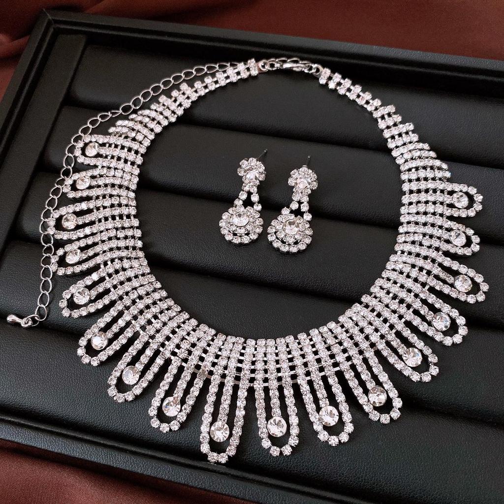 Silver Needle Cubic Zirconia Teardrop Pendant Necklace & Earrings Set - French Court Style, Light Luxury Jewelry for Versatile Elegance