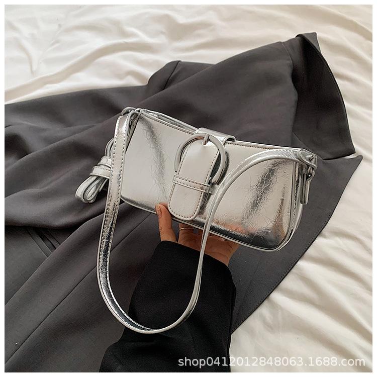 

Korean version ins commuter small bag women 2025 new foreign style niche messenger bag Internet celebrity explosion work shoulder bag серебряный