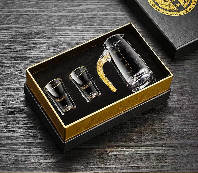 

2 шт./набор из золотой фольги, небольшой бокал для вина, диспенсер для вина Baijiu, коммерческий высококачественный хрустальный армированный стеклянный зарубежный набор для вина, трезвый