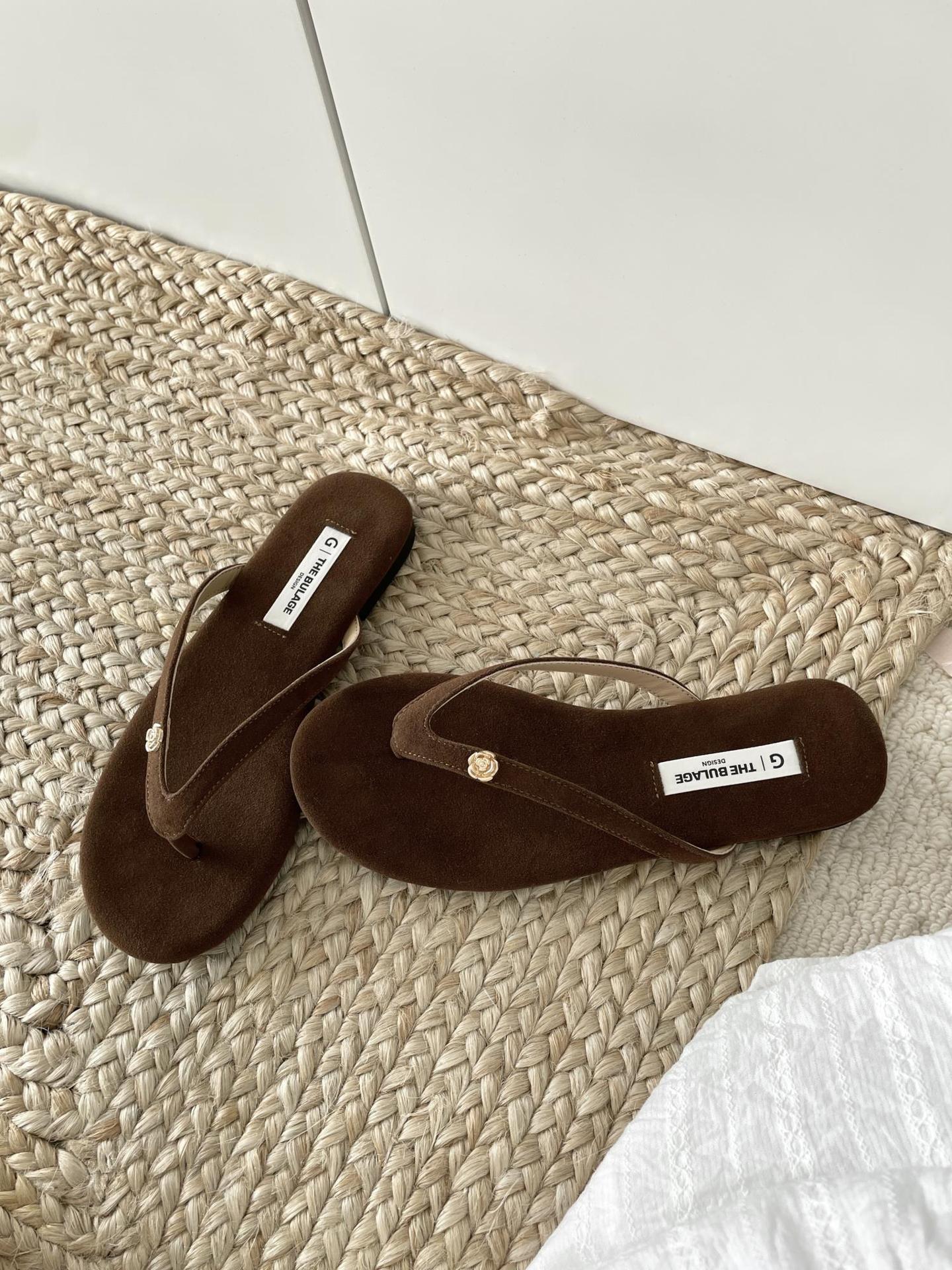 

Fashion 2025 New Lightweight Sandals, Casual and Versatile Beach Shoes, Flip Flops, Comfortable Women s Outer Half Slippers 39 коричневый