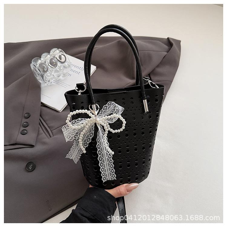 

Модный тренд сумка-тоут через плечо новая сумка с гравировкой из французского кружева с полым узором большая вместимость сумка-корзина для овощей женская сумка чёрный