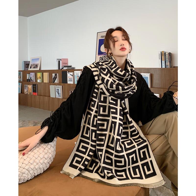 VICTORIA&VERA Elegant Large Fringed Scarf