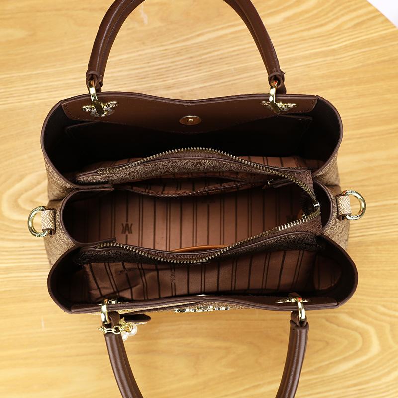 2025 new popular fashion large capacity middle-aged women's bag mother portable shoulder messenger bag