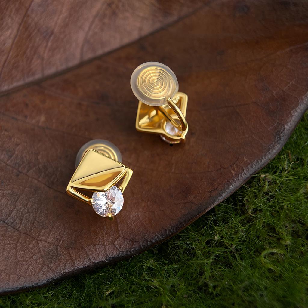 

Геометрические квадратные серьги-пусеты с цирконом с покрытием из 18-каратного золота - Дизайнерский стиль, Легкая роскошь