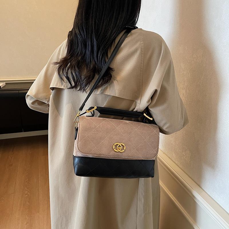 

осень и зима 2025 новая универсальная маленькая сумка женская сумка-мессенджер корейская версия популярная в инстаграме ромбовидная портативная маленькая квадратная сумка этого года верблюд