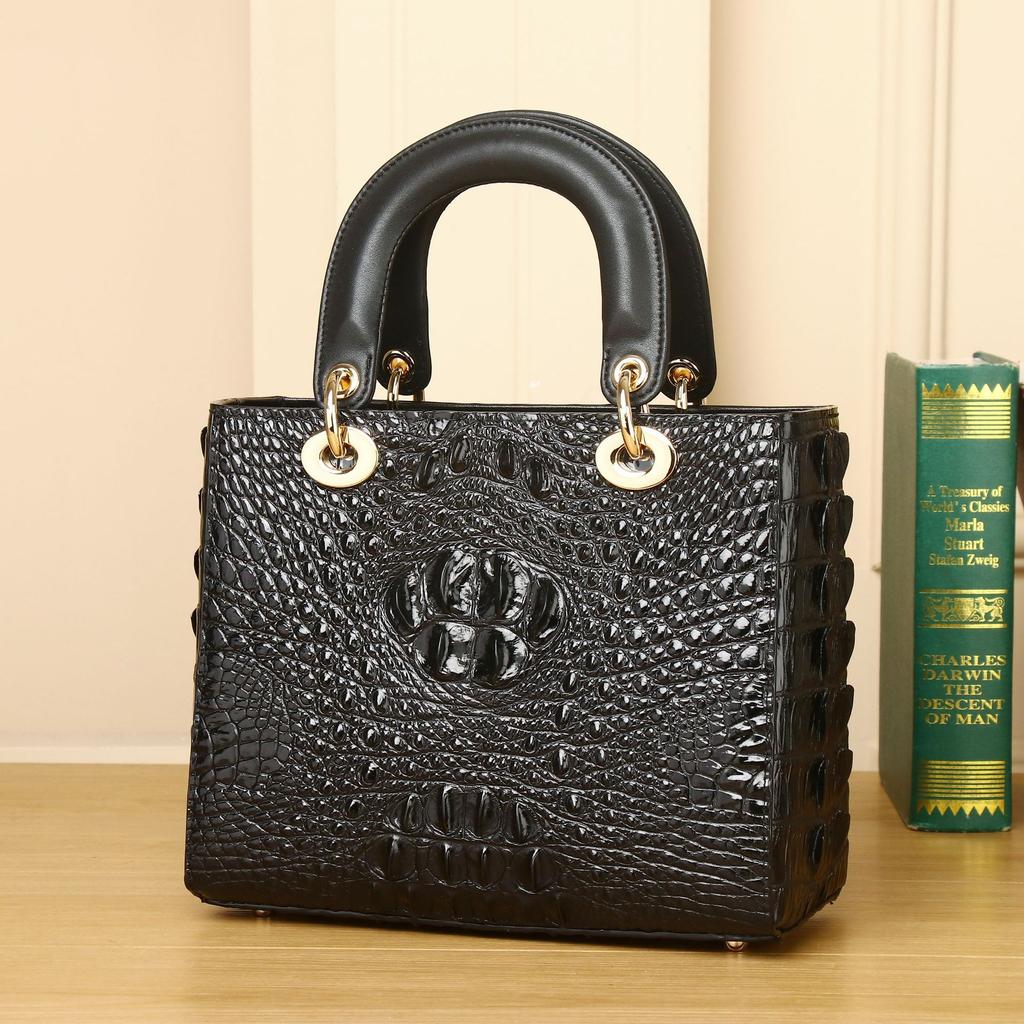 The Crocodile Pattern Is A Handbag, A Single-shoulder Crossbody Bag, A High-end Fashionable Women's Bag, and A High-end Princess Handbag