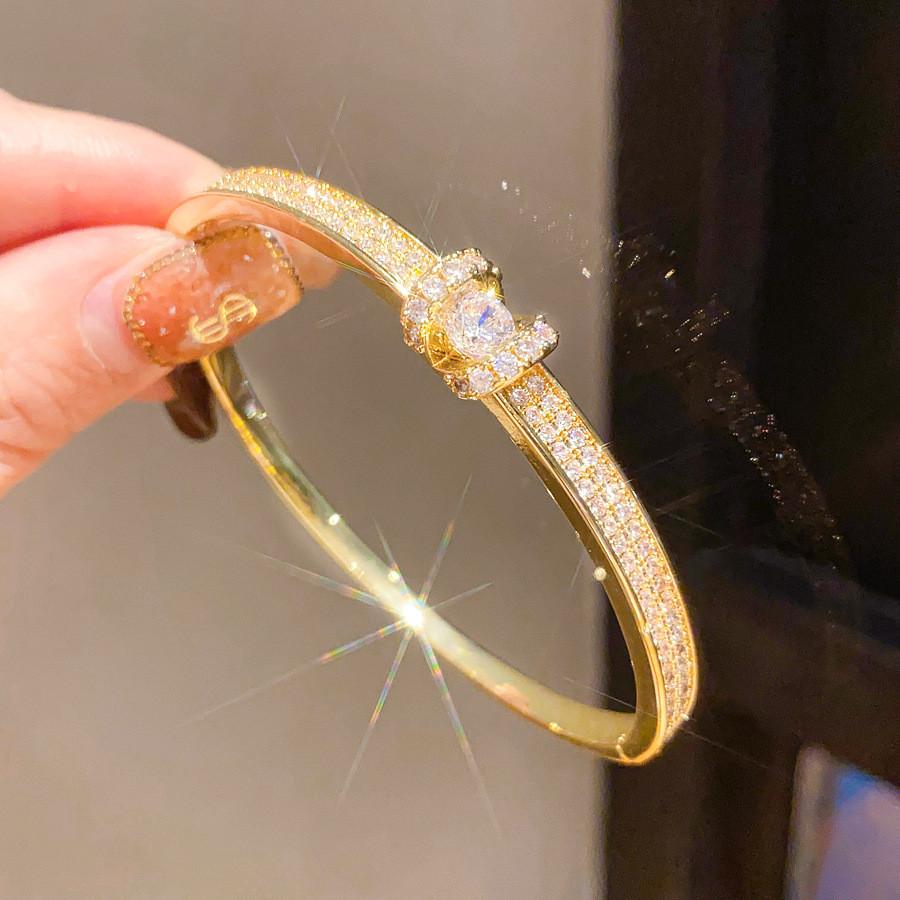 18k Gold Plated Zircon Butterfly Bracelet With Elegant Design For Fashion Enthusiasts