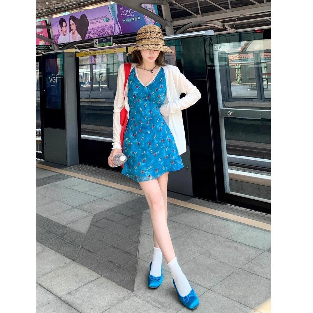 Blue floral V-neck small dress for women's summer new large size fat MM beautiful vacation skirt