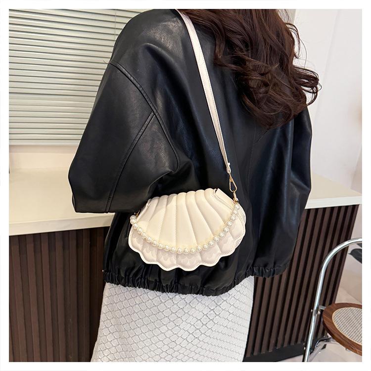 Women's Faux Leather Shell Shaped Shoulder Bag Fashion Pearl Chain Crossbody Mini Purse Trendy Small Handbag