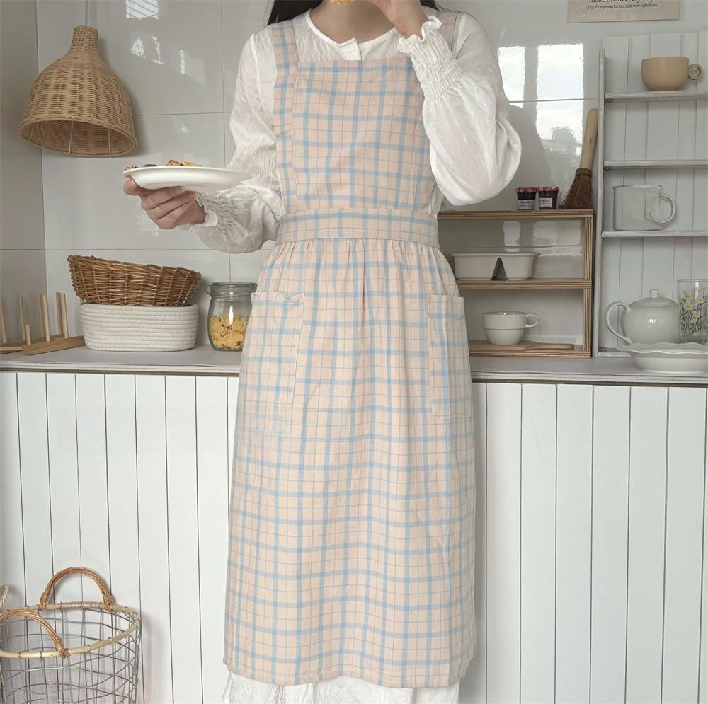 Cotton Sleeveless Apron With Fresh Checkered Pattern For Kitchen And Cafe Use