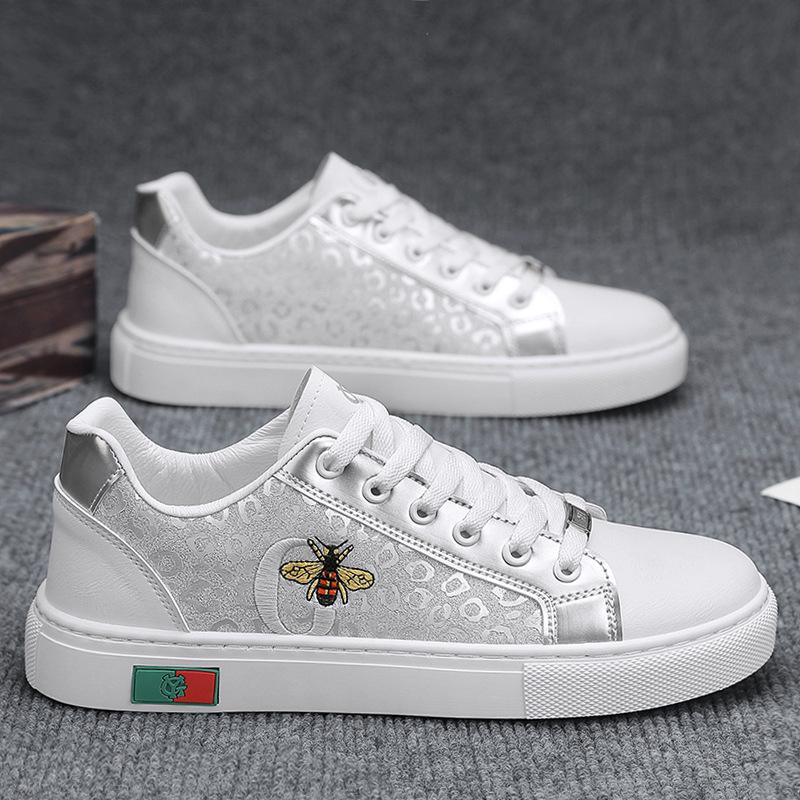 Nowe buty męskie skórzane buty codzienne modne płaskie buty do skateboardingu młodzieżowe uliczne fajne sznurowane trampki