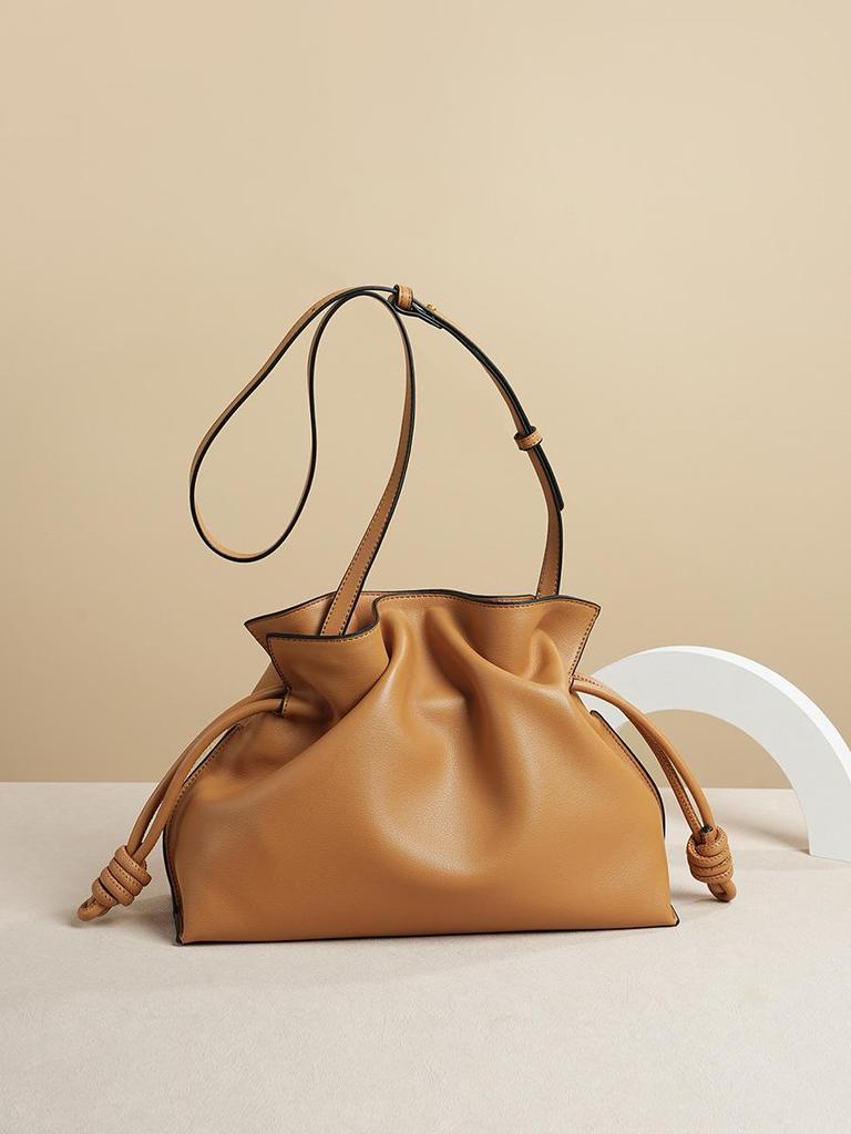 Pleated Cloud Bag: Women's Casual Cowhide Shoulder & Crossbody Bag with Drawstring for Versatile Commuting