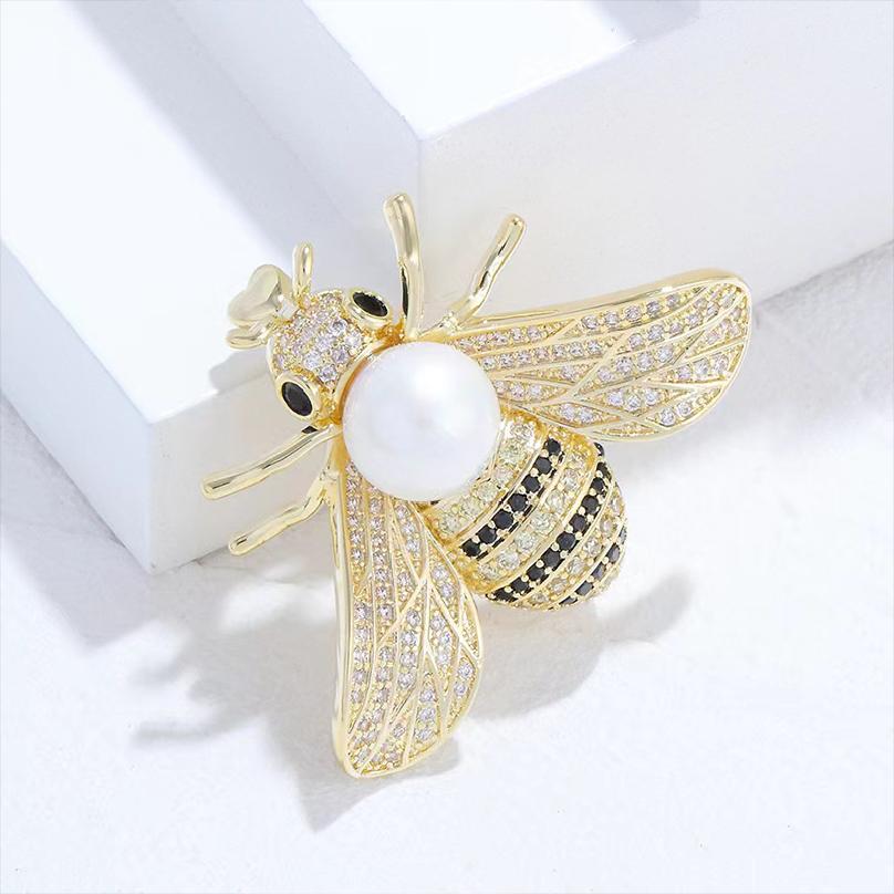 1PC Insect Series Brooch Women Delicate little bee brooches crystal rhinestone pin borrch for grils