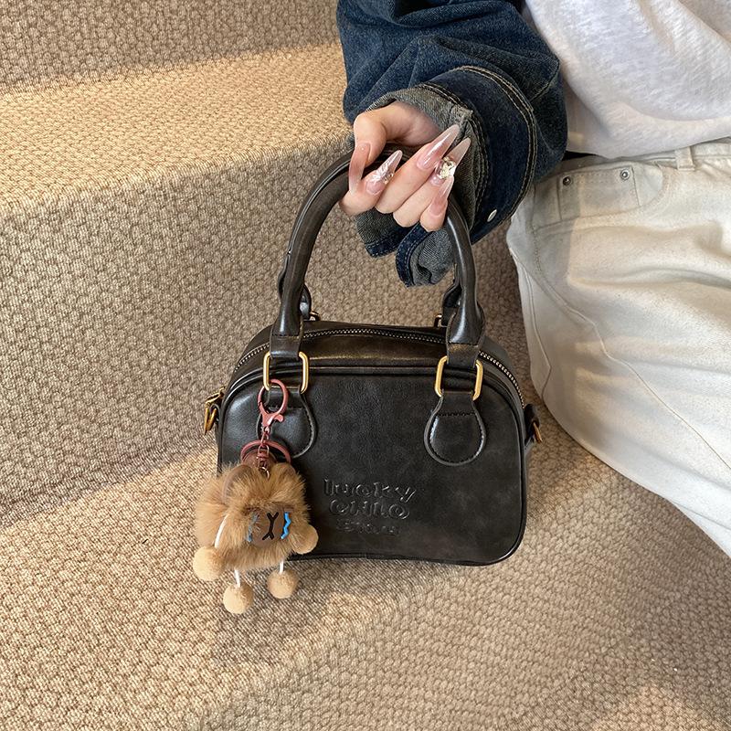 This year's popular versatile portable small square bag 2025 new autumn fashion niche solid color shoulder messenger bag
