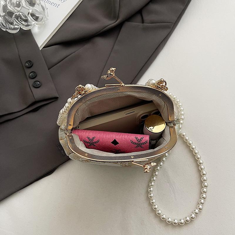 Bag New Spring and Summer Shell Bag with Cheongsam Retro Medium Embroidered Pearl Messenger Bag