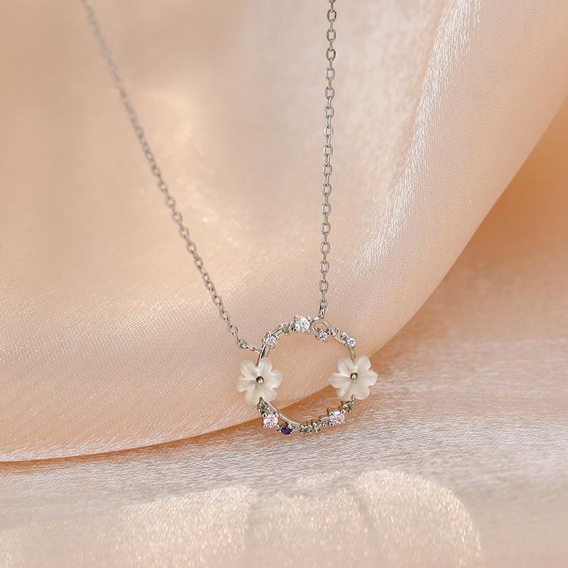 

Summer Wreath Necklace Camellia Sweet Light Luxury High Sense Collarbone Chain Super Fairy Pendant Premium Durable