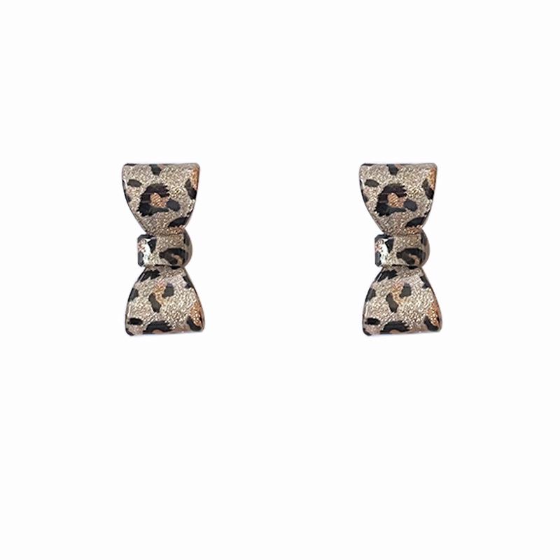 Maillard Silver Needle Leopard Print Stud Earrings - Retro Versatile High-End Fashion for Women