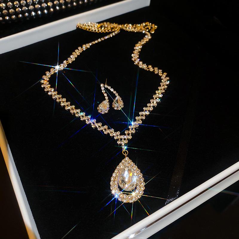 European & American Luxury Zircon Jewelry Set: Retro Clavicle Chain Necklace, Versatile Fashion Accessory