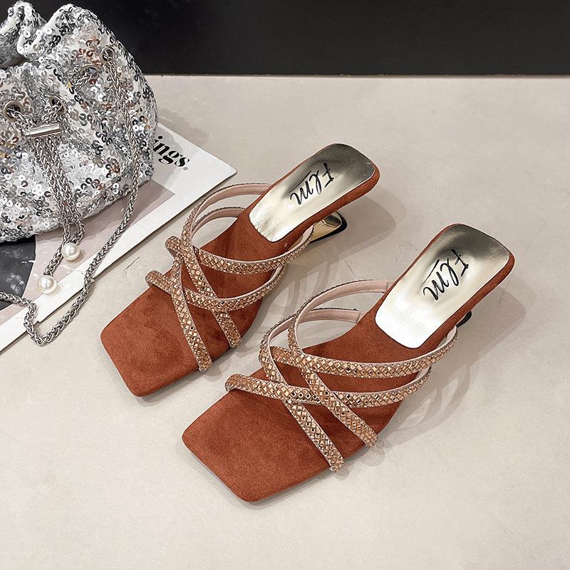 

Французские высококлассные крутые шлепанцы для женщин для ношения летом 2025 года, новые удобные шлепанцы на толстом каблуке со стразами с открытым носком 40 золотой