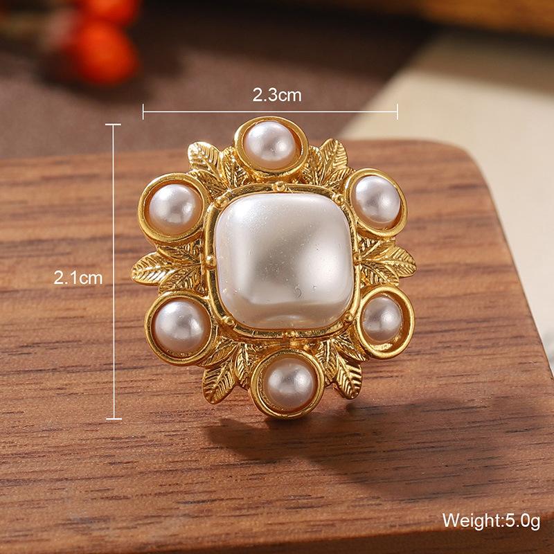 

Pearl summer does not fade small fragrant wind earrings hollow rose 925 silver needle geometric earrings niche design ins wind