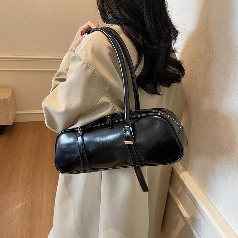 2025 autumn and winter new temperament high-end styling baguette bag trend large capacity fashion women's shoulder bag