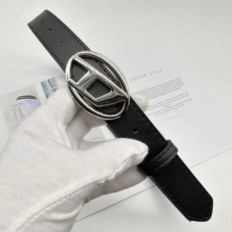 Retro Eleganter Silberner D-Schnallen Gürtel aus Schickem PU-Material Stilvolle Ergänzung zu Jeans Kleidern und Freizeitoutfits
