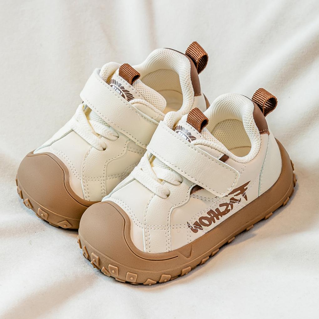 Babytjejs mjuksulade småbarnsskor Bekväma läderskor för spädbarn och småbarn Halkfria och sparkskyddande skor för pojkar