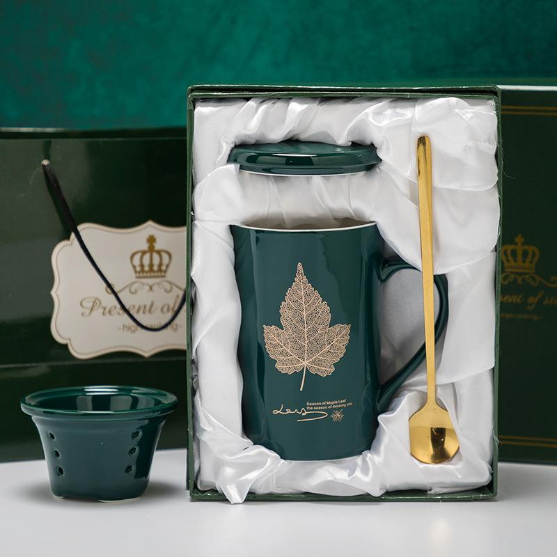 

Роскошный подарочный набор чайных кружек Свадебный подарок для гостей Керамический подарок Персонализированная керамическая кружка с крышкой, ложкой и ситечком для чая Подарочная коробка 400ml