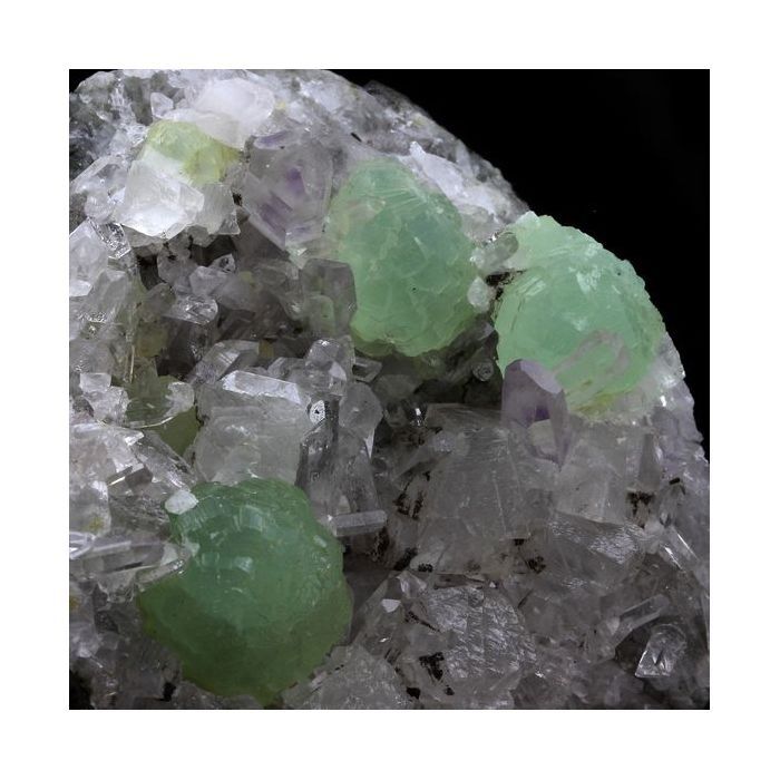 Pierres et Minéraux. Prehnite, Calcite, Quartz. 1369.5 ct. Goboboseb Mts, Brandberg, Namibie.