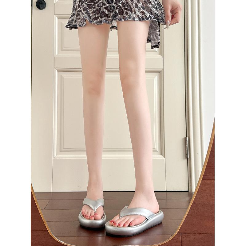 Thick-soled Flip-flops Shoes Women's New Summer Wear Versatile Beach Cool Slippers