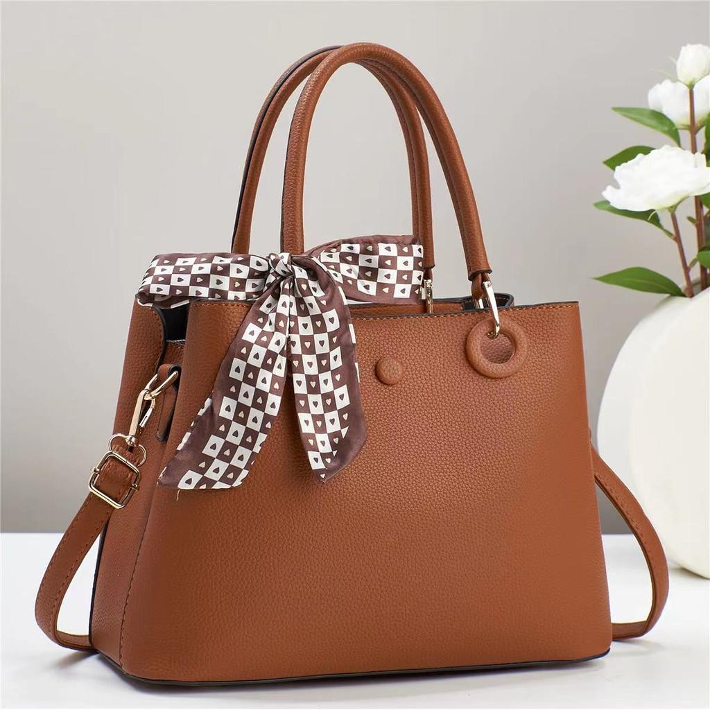Chic Daily Use Shoulder Bag For Women Unique Design With Double Straps And Stylish Lock