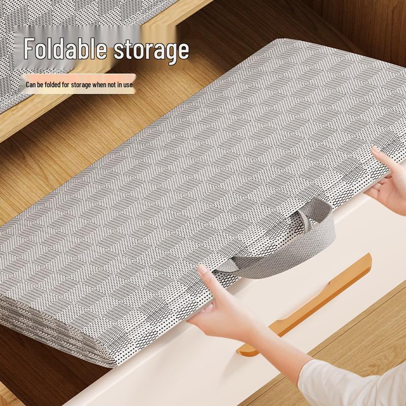 Checkered Quilt & Coat Storage Bag - Large Capacity, Durable & Ideal for Moving and Organization.