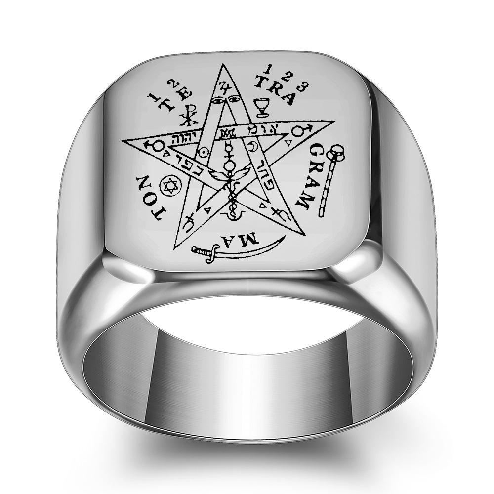 Einzigartiger Buchstaben Titanstahlring für Herren Vintage Quadratisch 18MM Glatt Trendig Männlich Fünfzackiger Stern Ring