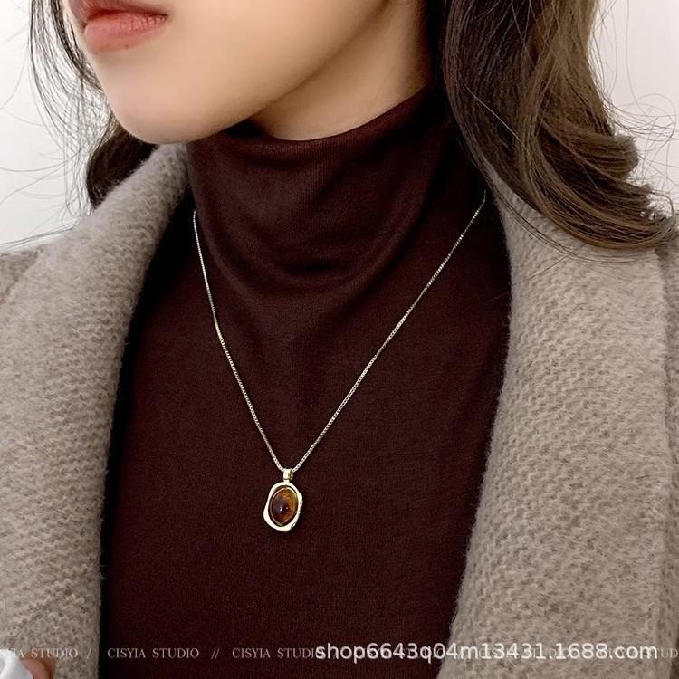 Amber Stacked Wearing Gold Sweater Necklace Girls 2024 Autumn and Winter New Light Luxury High-end Niche Sweater Chain