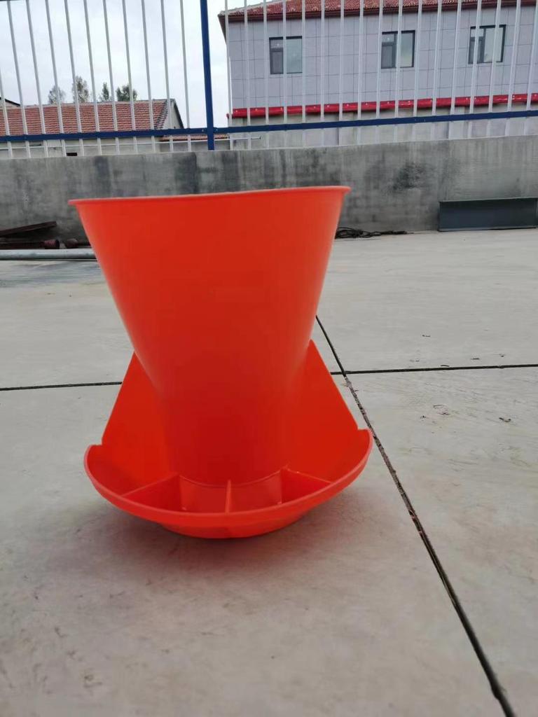 Thickened Plastic Piglet Feeder Trough & Nursery Bed - Free Shipping