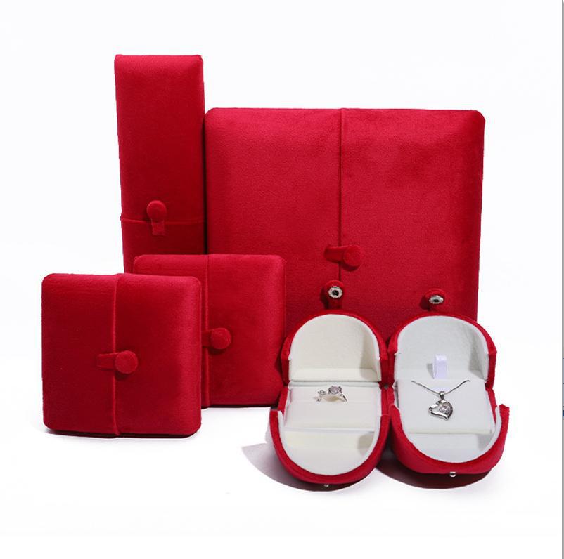 

Классическая бархатная шкатулка для украшений с двумя отверстиями для колец, браслетов, ожерелий и сережек Bright Red; Single Ring Box 6.5*7*6cm