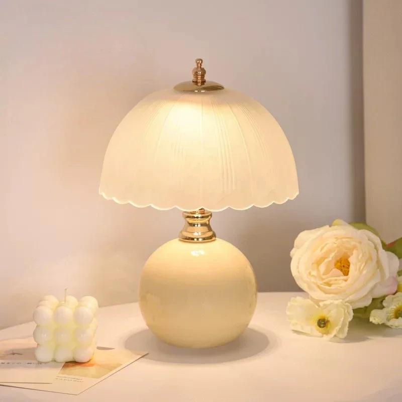 Classic Flower Bud Table Lamp Modern Art Table Lamp Bedroom Bedside Lamp Decorative Table Lamp Flower Bud Desk Lamps Night Light