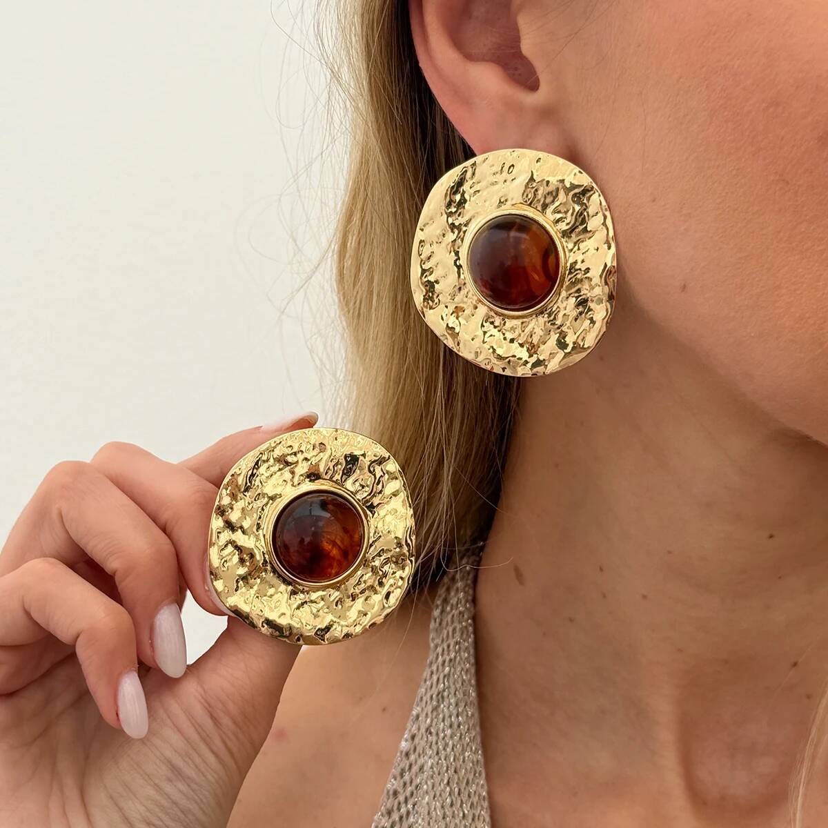 

SHIXIN Vintage Inlaid Brown Resin Acrylic Stud Earrings for Women Luxury Geometric Large Round Earrings Boho Vacation Jewelry