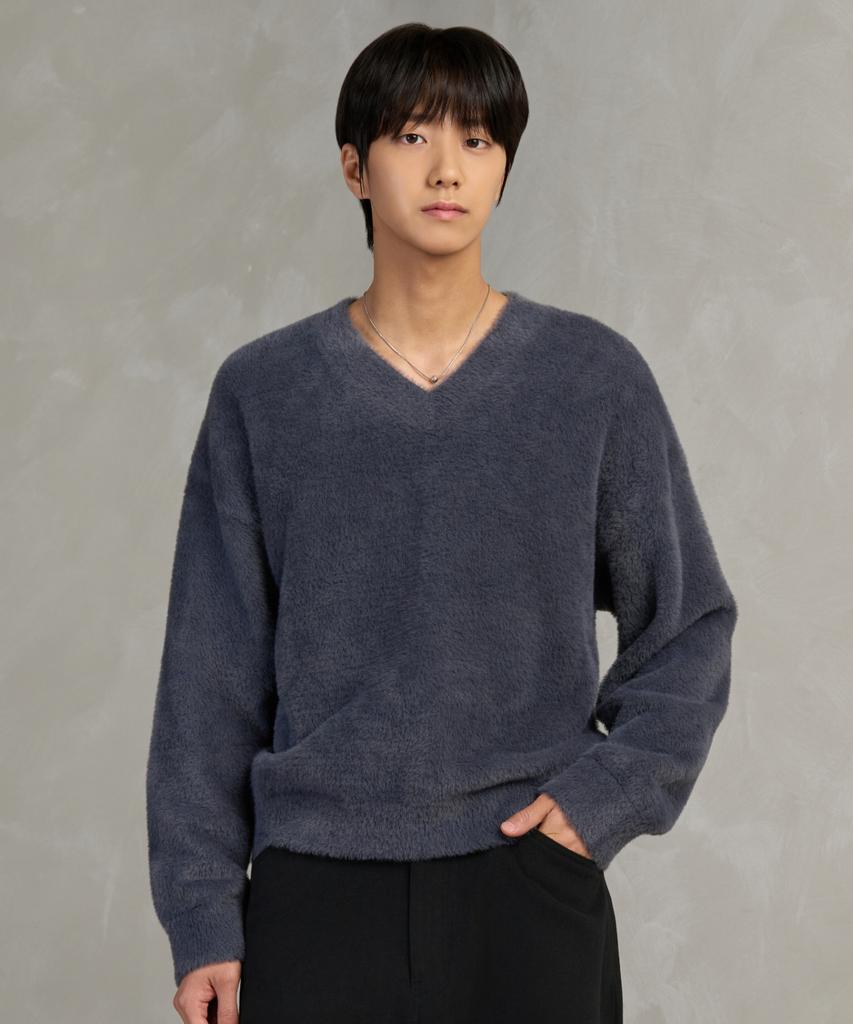 HYOJI Fw Oversized Heavy Angora Semi-Crop V-Neck Knit (7 Colors)