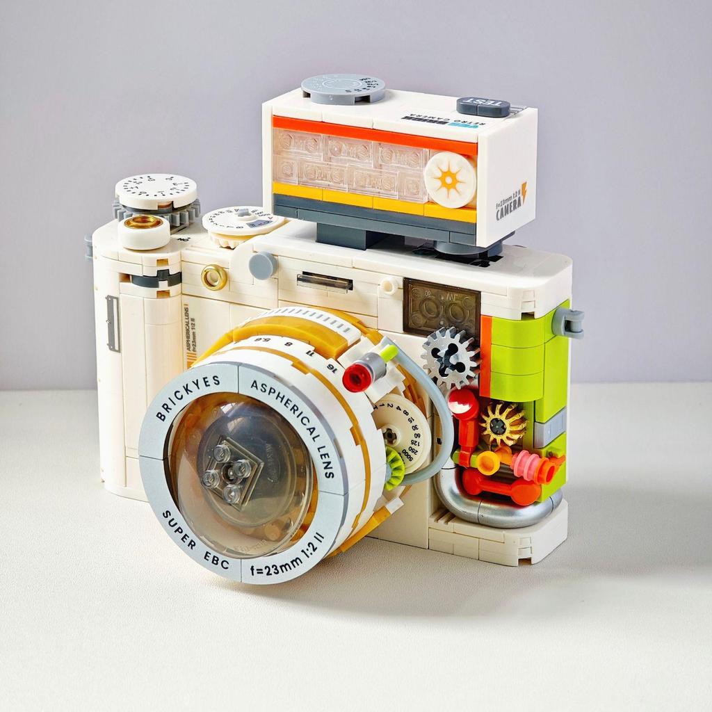 Educational Retro Camera Building Blocks: Compatible with Lego, Fun High-Block Toys for Boys & Girls, Perfect as Desktop Ornaments