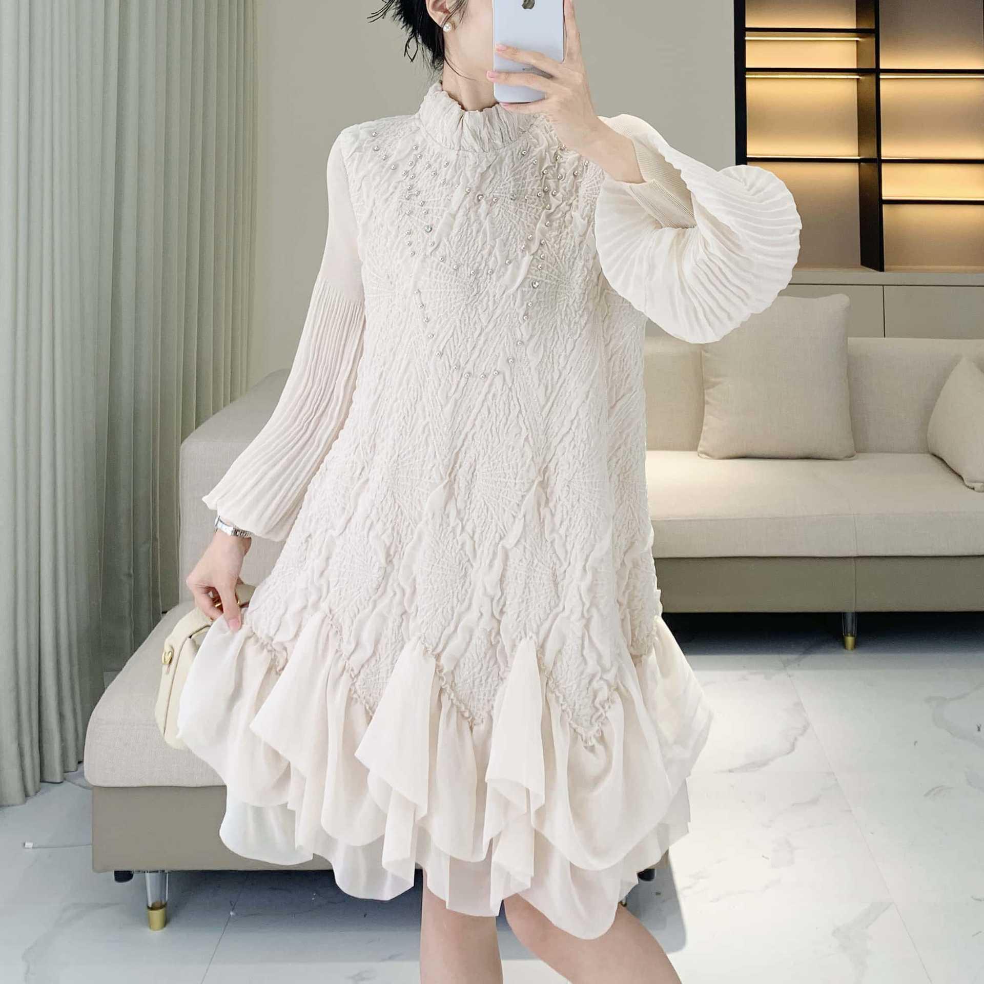 

2024 Winter Plus Size Embroidered Beaded Pleated Dress for Mothers - Flattering, Versatile, Age-Reducing Fashion Universal size [45-80 kg] вино красного