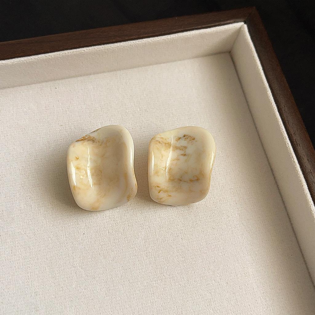 Vintage Maillard Coffee Earrings Women's Literary Temperament Acrylic Smudge Earrings Niche High-end Autumn and Winter Earrings