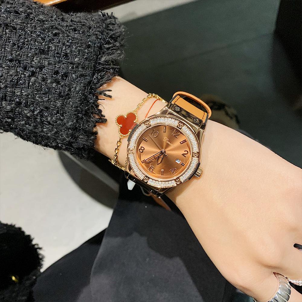Fashionable and Domineering Quartz Watch with Large Dial, Elegant and Simple Three-hand Rhinestone with Calendar Silicone Band Watch for Women