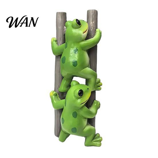 Playful Frog Sculpture Funny Garden Statue Cute 2 Frogs Climbing Ladder Figurine Resin Animal Childlike Decoration Plant Pot for Balcony Lawn Frog